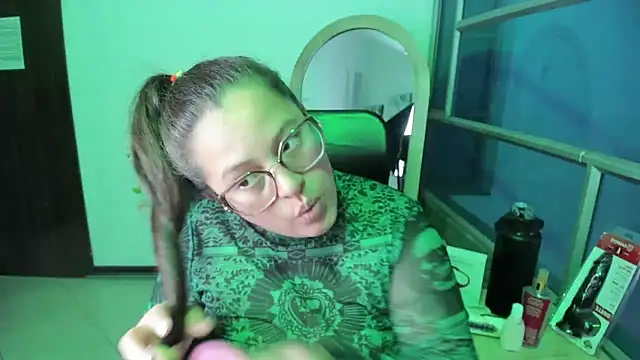 SaraThomso online show from September 10, 2025, 3:27 am