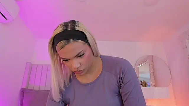 Shelynna azzul online show from February 23, 2026, 8:42 pm