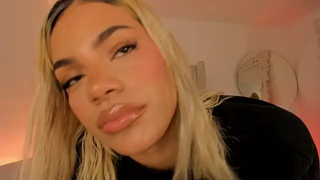 Shelynna azzul online show from March 24, 2026, 7:58 pm