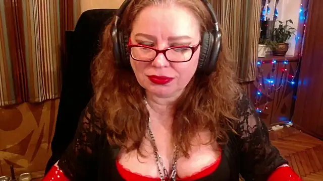 Snapshot of Miss_Tress chatting on October 13, 2025, 11:27 pm Miss Tress online show from October 13, 2025, 11:27 pm