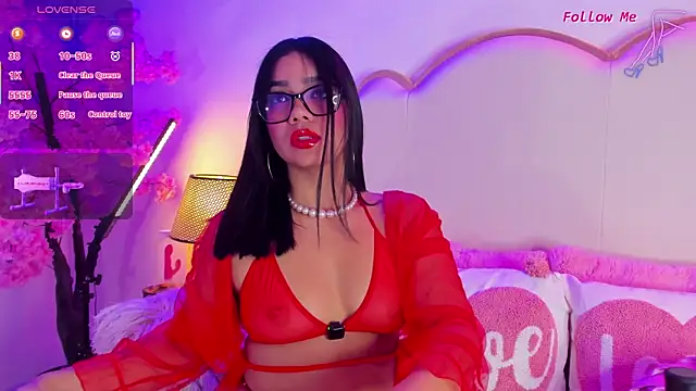 SenniaBella online show from November 3, 2025, 2:09 pm