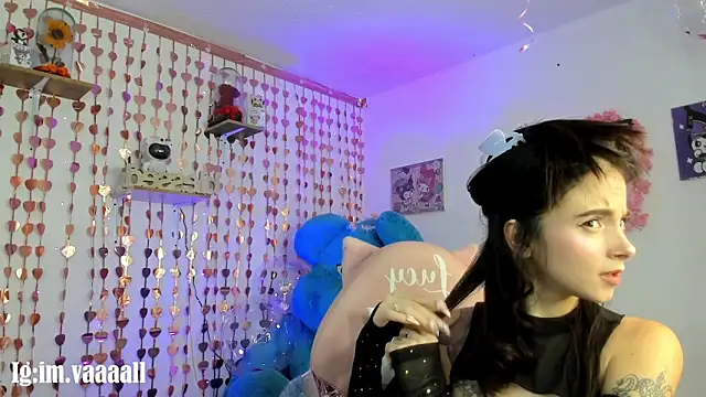 lucyy tay online show from November 27, 2025, 10:54 pm