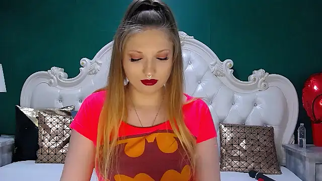 Snapshot of ArielBurn chatting on March 18, 2025, 1:57 am ArielBurn online show from March 18, 2025, 1:57 am