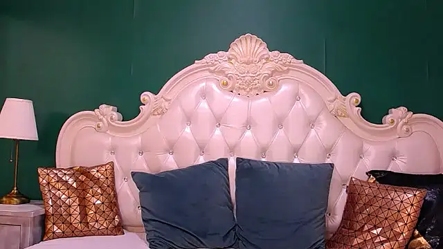 Snapshot of ArielBurn chatting on February 4, 2025, 2:39 am ArielBurn online show from February 4, 2025, 2:39 am