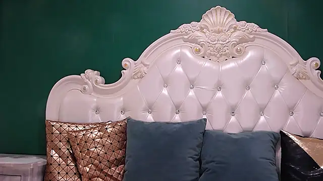 Snapshot of ArielBurn chatting on October 27, 2025, 9:16 pm ArielBurn online show from October 27, 2025, 9:16 pm