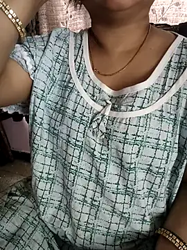 cuteyqueen online show from February 18, 2026, 7:28 am