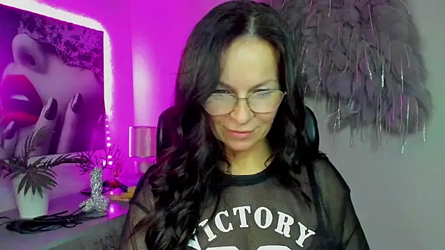 HelenLuxx online show from December 22, 2025, 2:28 pm