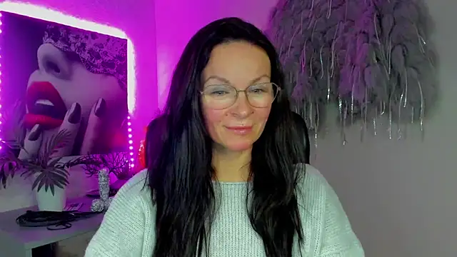 HelenLuxx online show from January 19, 2026, 2:54 pm