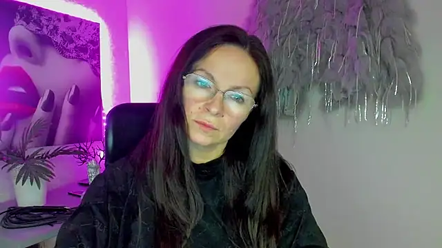 HelenLuxx online show from January 8, 2026, 5:19 pm