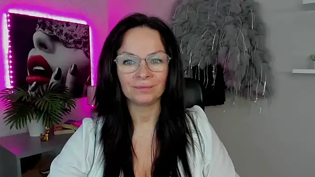 Snapshot of HelenLuxx chatting on March 3, 2025, 5:31 pm HelenLuxx online show from March 3, 2025, 5:31 pm
