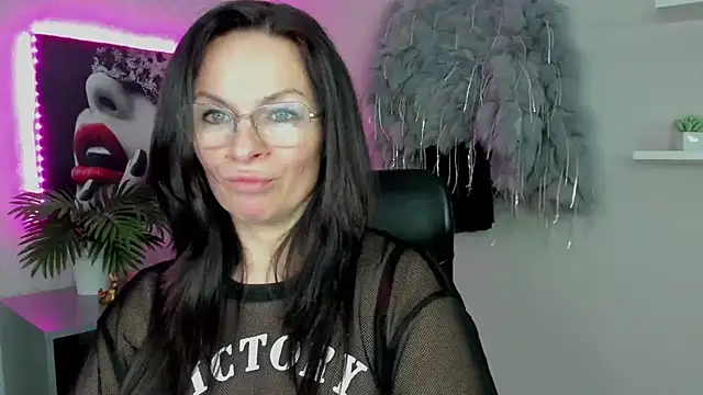Snapshot of HelenLuxx chatting on March 4, 2025, 5:03 pm HelenLuxx online show from March 4, 2025, 5:03 pm
