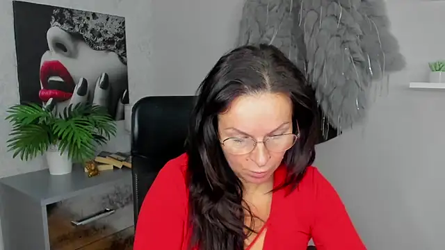 Snapshot of HelenLuxx chatting on February 11, 2025, 6:40 am HelenLuxx online show from February 11, 2025, 6:40 am