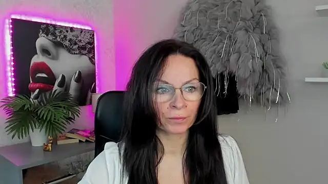 Snapshot of HelenLuxx chatting on March 3, 2025, 1:45 pm HelenLuxx online show from March 3, 2025, 1:45 pm