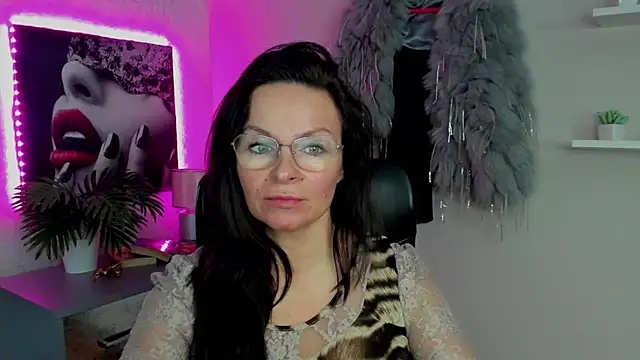 Snapshot of HelenLuxx chatting on February 15, 2025, 7:27 am HelenLuxx online show from February 15, 2025, 7:27 am