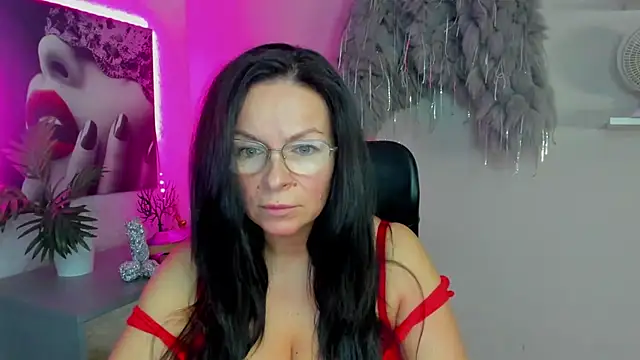 HelenLuxx online show from November 21, 2025, 6:56 am