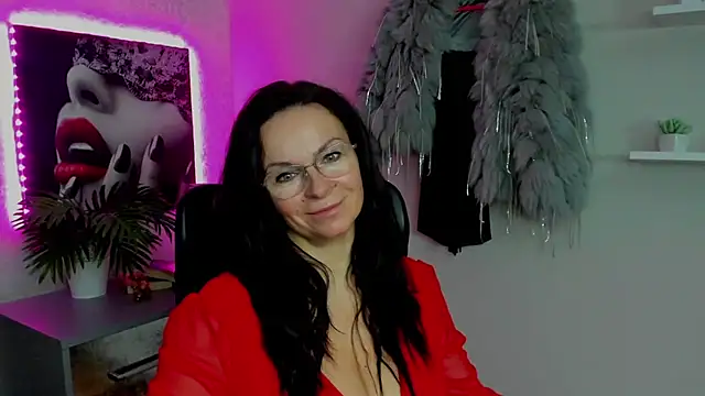 Snapshot of HelenLuxx chatting on February 14, 2025, 6:34 am HelenLuxx online show from February 14, 2025, 6:34 am