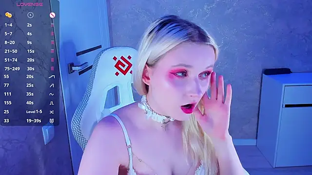 SweeteRose Royce online show from March 18, 2025, 3:12 pm