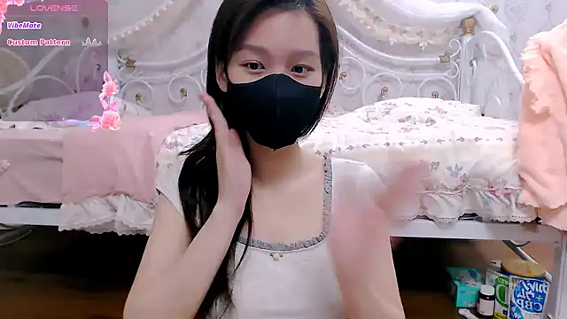 Snapshot of Gyuu-Nyuu chatting on February 21, 2025, 1:44 am Gyuu-Nyuu online show from February 21, 2025, 1:44 am