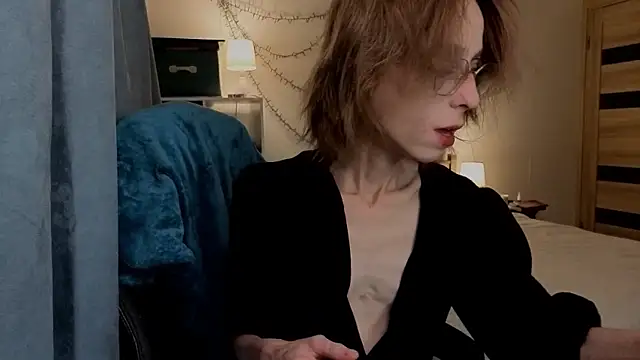 amber quell here online show from October 10, 2025, 2:18 pm