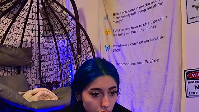 AriaVoss online show from April 5, 2026, 8:37 pm