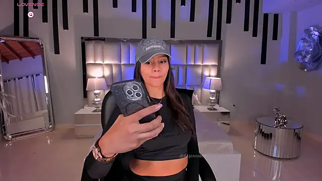 Snapshot of AllyJensen chatting on April 6, 2026, 10:27 am AllyJensen online show from April 6, 2026, 10:27 am