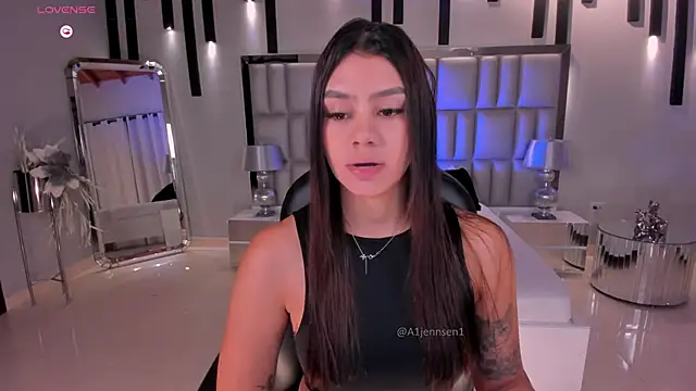 Snapshot of AllyJensen chatting on April 10, 2026, 10:33 am AllyJensen online show from April 10, 2026, 10:33 am