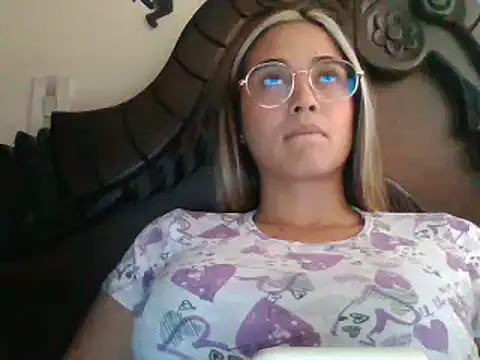 Snapshot of trianabell chatting on February 17, 2025, 7:33 pm trianabell online show from February 17, 2025, 7:33 pm
