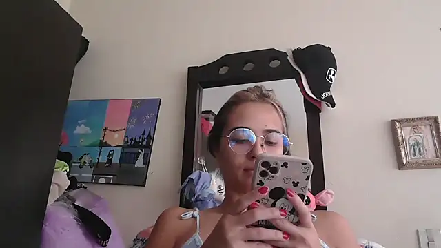 Snapshot of trianabell chatting on April 2, 2026, 4:13 pm trianabell online show from April 2, 2026, 4:13 pm