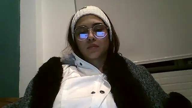 trianabell online show from December 1, 2025, 1:28 am