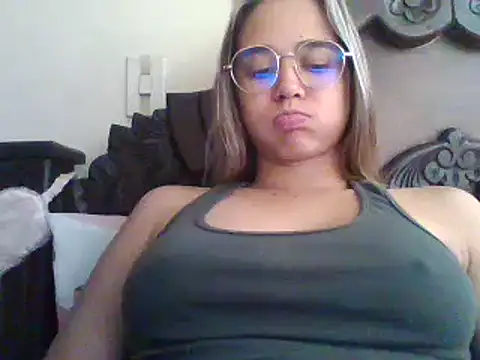 Snapshot of trianabell chatting on February 25, 2025, 7:16 pm trianabell online show from February 25, 2025, 7:16 pm