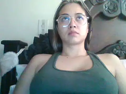Snapshot of trianabell chatting on February 25, 2025, 4:14 pm trianabell online show from February 25, 2025, 4:14 pm