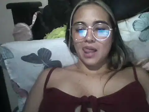 Snapshot of trianabell chatting on March 8, 2025, 10:24 pm trianabell online show from March 8, 2025, 10:24 pm