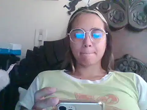 Snapshot of trianabell chatting on March 10, 2025, 4:57 pm trianabell online show from March 10, 2025, 4:57 pm