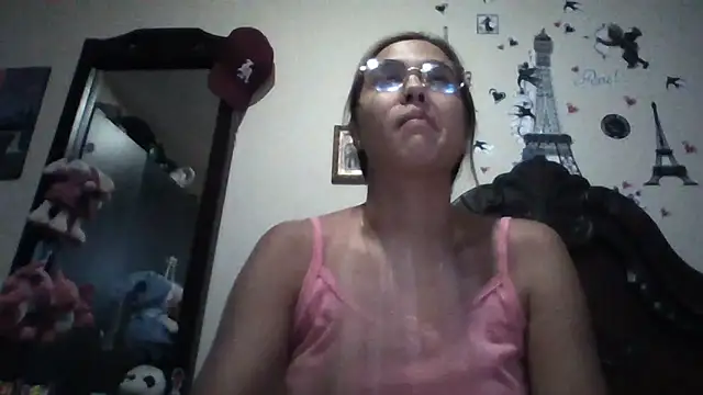 trianabell online show from October 20, 2025, 1:40 am