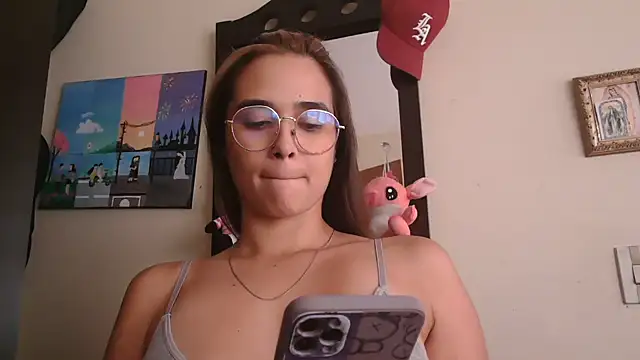 Snapshot of trianabell chatting on May 22, 2026, 8:18 pm trianabell online show from May 22, 2026, 8:18 pm