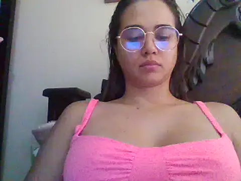 Snapshot of trianabell chatting on February 26, 2025, 5:42 pm trianabell online show from February 26, 2025, 5:42 pm