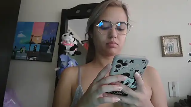 Snapshot of trianabell chatting on March 20, 2026, 4:19 pm trianabell online show from March 20, 2026, 4:19 pm