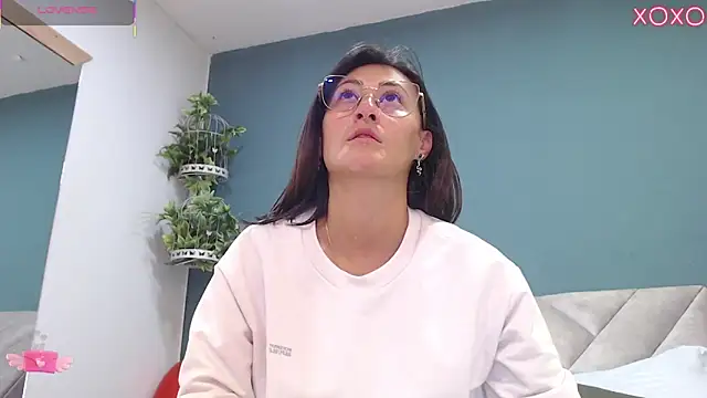 SharisWillian online show from September 10, 2025, 4:00 am