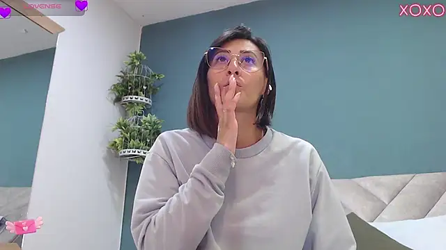 SharisWillian online show from October 2, 2025, 3:54 am