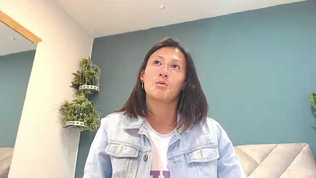 SharisWillian online show from May 13, 2026, 3:57 am