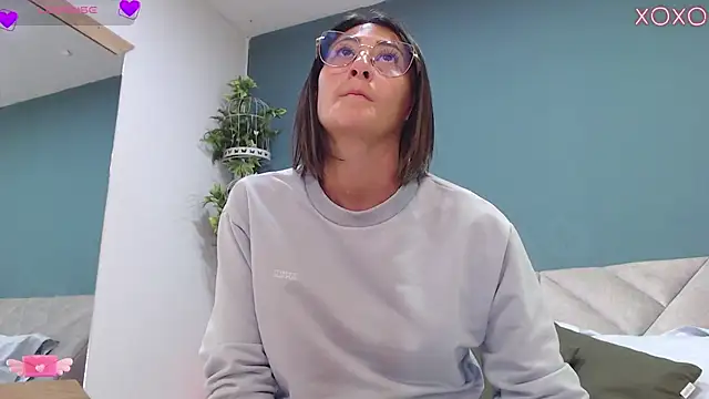 SharisWillian online show from September 18, 2025, 4:04 am