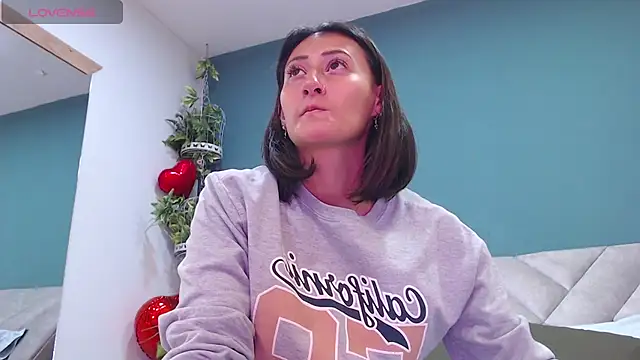 SharisWillian online show from March 13, 2025, 4:05 am