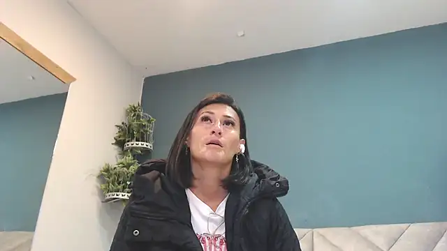 SharisWillian online show from May 14, 2026, 3:47 am