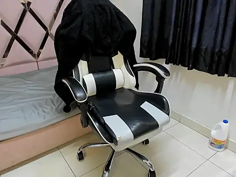 DaianaLutz online show from September 23, 2025, 2:02 pm