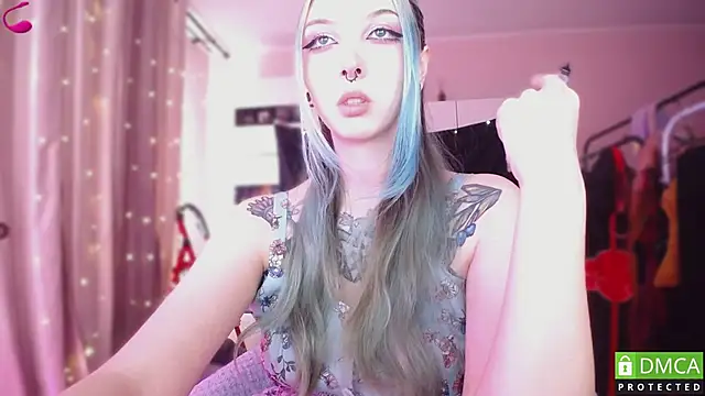 JustMeowGirl online show from April 11, 2026, 6:10 am