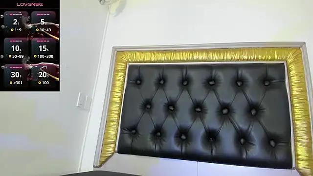 Foxy Assh  online show from January 7, 2026, 5:01 am