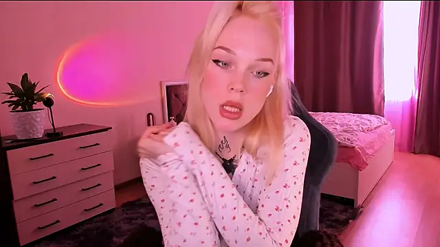 Snapshot of Polusladkoye chatting on April 13, 2026, 3:49 pm Polusladkoye online show from April 13, 2026, 3:49 pm