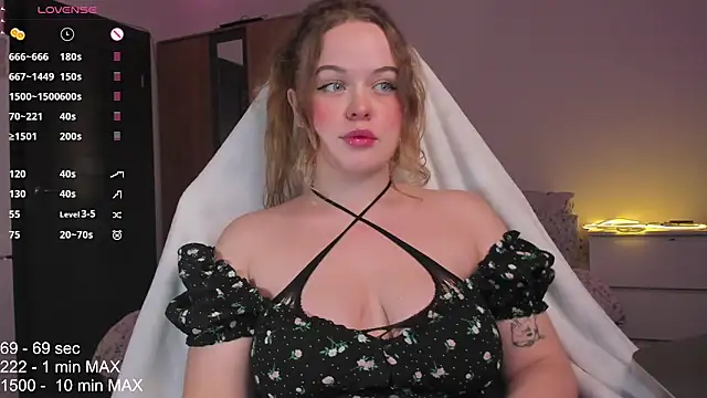 Snapshot of HANNA_MONTANAS chatting on November 3, 2025, 5:27 pm HANNA MONTANAS online show from November 3, 2025, 5:27 pm