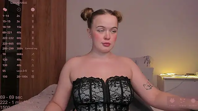 Snapshot of HANNA_MONTANAS chatting on November 12, 2025, 9:40 pm HANNA MONTANAS online show from November 12, 2025, 9:40 pm