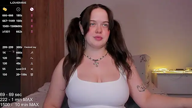 Snapshot of HANNA_MONTANAS chatting on November 16, 2025, 6:45 pm HANNA MONTANAS online show from November 16, 2025, 6:45 pm